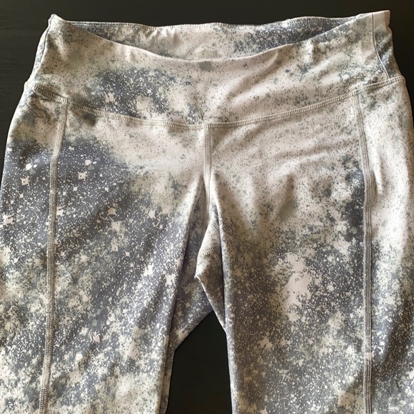 Old Navy white / grey workout leggings - Picture 2 of 3